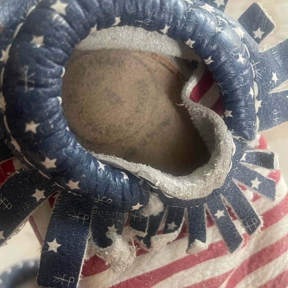Freshly Picked Stars and Stripes Moccasins Size 4 - Picture 6 of 7